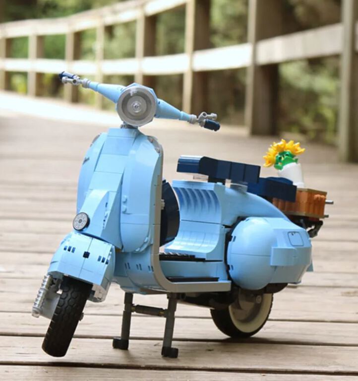 Klocki skuter VESPA 125 Piaggio rzymskie wakacje 1106-klocków kask bukiet Biz-Technic (10)