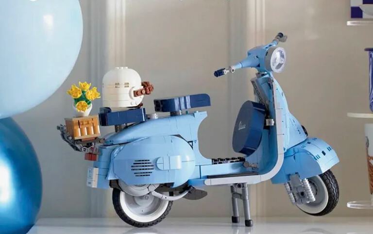Klocki skuter VESPA 125 Piaggio rzymskie wakacje 1106-klocków kask bukiet Biz-Technic (11)