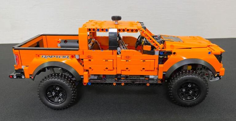 Klocki FORD F-150 RAPTOR V6 pickup 1379-klocków 42cm BIZ-TECHNIC (19)